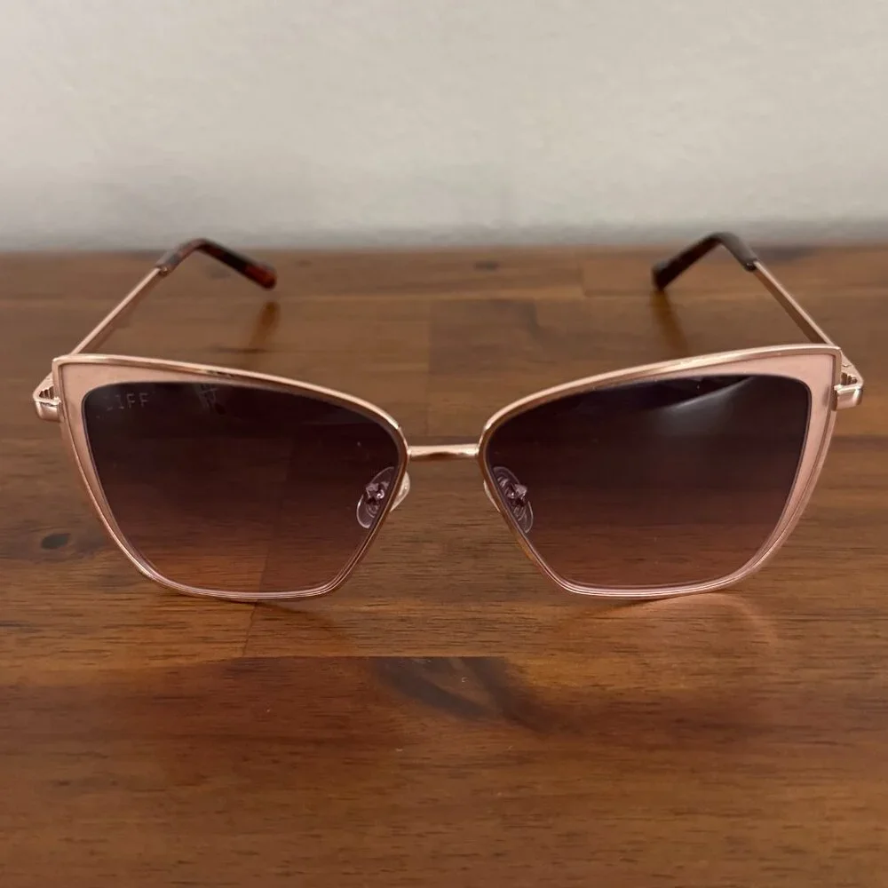 DIFF - Grace Sunglasses in Champagne and Lavender Rose Gradient Lenses - Picture 3 of 9